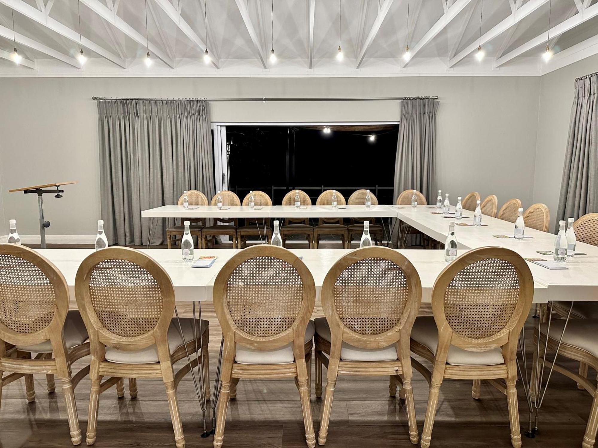 Serene Place Guest House & Conference Venue Affordable Luxury With Backup Power 루드푸르트 외부 사진